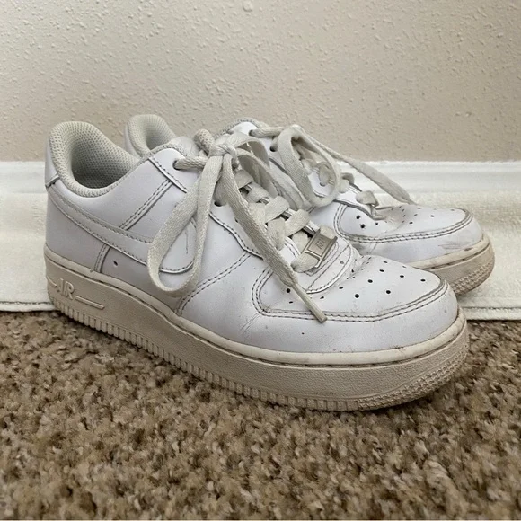 NIKE Air Force 1 shoes sneakers white leather women ladies size 6.0 clean EUC - Picture 2 of 6